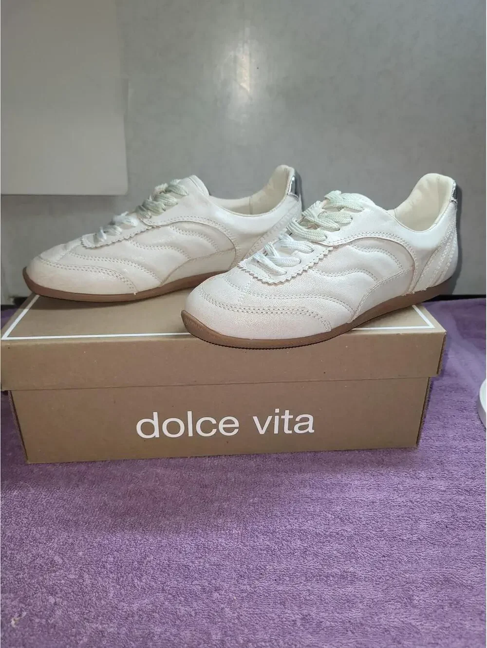 Dolce Vita Women’s Laini Off Whitecrackled Leather Sz 7.5 Med NWBox MSRP $140